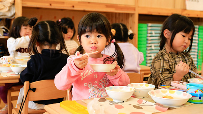 子どもたちの「食」と「笑顔」をつくる。 高浜町の保育所・こども園の給食ができるまで。