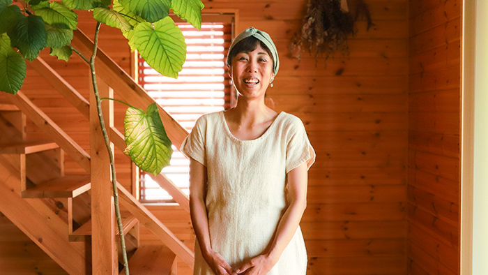 香りに包まれながら。自然と人に寄り添うアロマセラピスト、一瀬ひろみさん 。