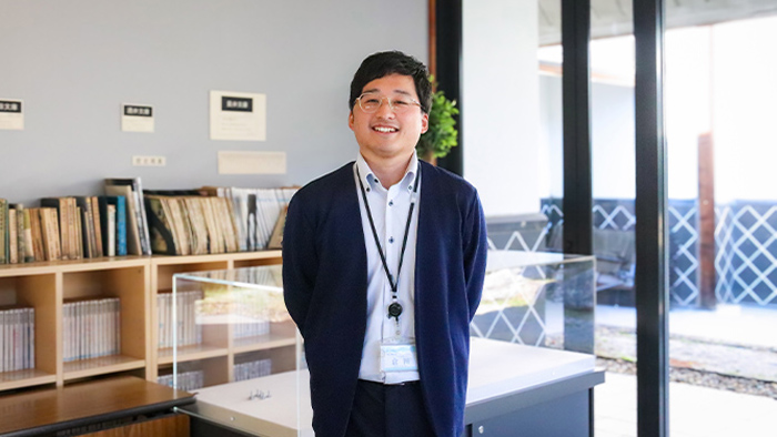 歴史を掘り起こし、 高浜町の隠れたおもしろさを伝える倉田尚明さん。