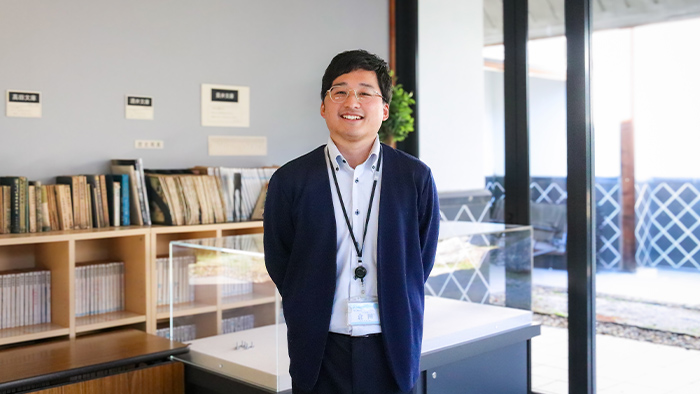 歴史を掘り起こし、 高浜町の隠れたおもしろさを伝える倉田尚明さん。